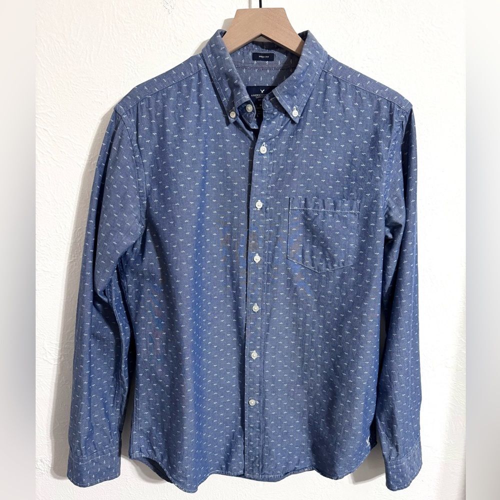 American Eagle men’s chambray prep fit button down shirt, size medium